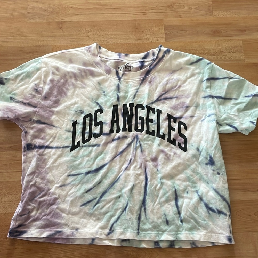 NWOT hollister cropped tee